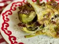 Alcachofas asadas con queso rallado, una deliciosa opción para tus recetas.