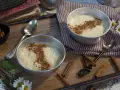 Dos cuencos de cremoso arroz con leche, espolvoreado con canela, listos para disfrutar. Un postre perfecto hecho con Thermomix.