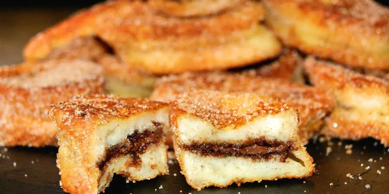 Torrijas de chocolate, crujientes por fuera, cremosas por dentro. Un dulce irresistible.
