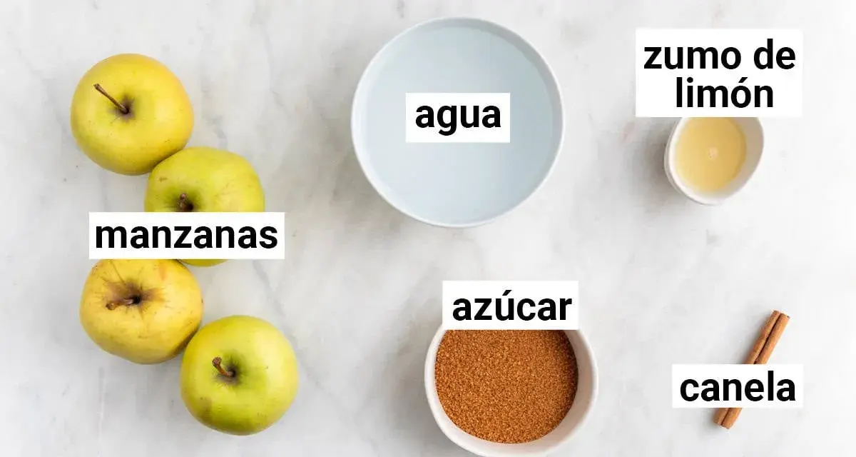 Ingredientes para compota de manzana: manzanas, agua, azúcar, zumo de limón y canela.