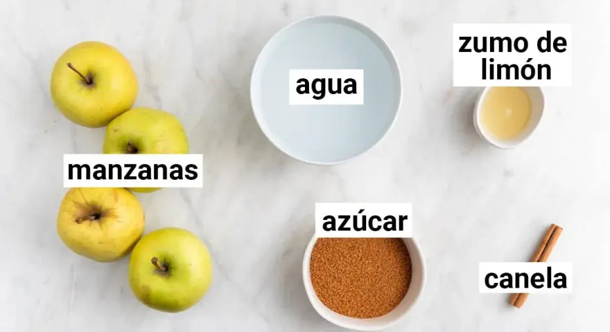 Ingredientes para compota de manzana: manzanas, agua, azúcar, zumo de limón y canela.