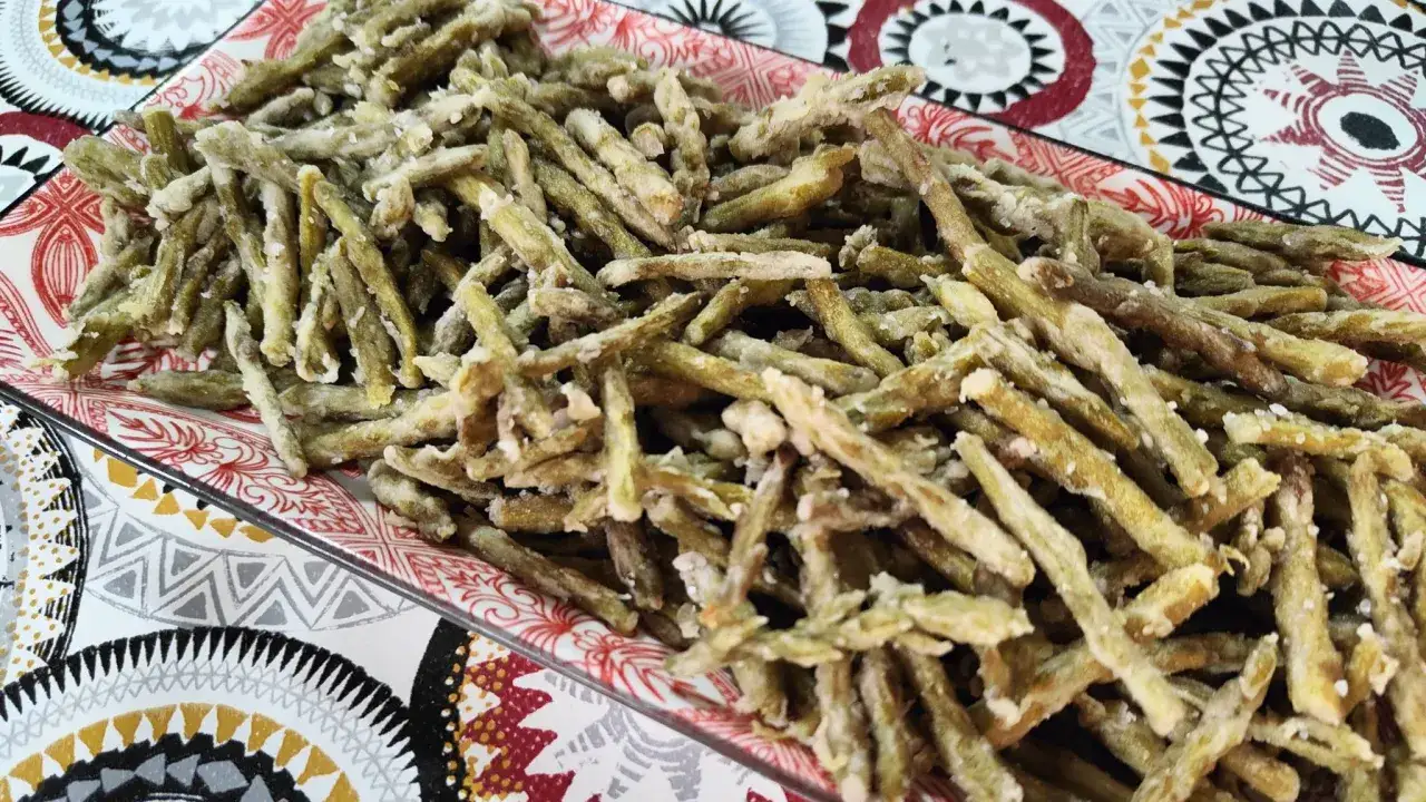 Crujientes espárragos verdes rebozados, perfectos para tus recetas de espárragos verdes.