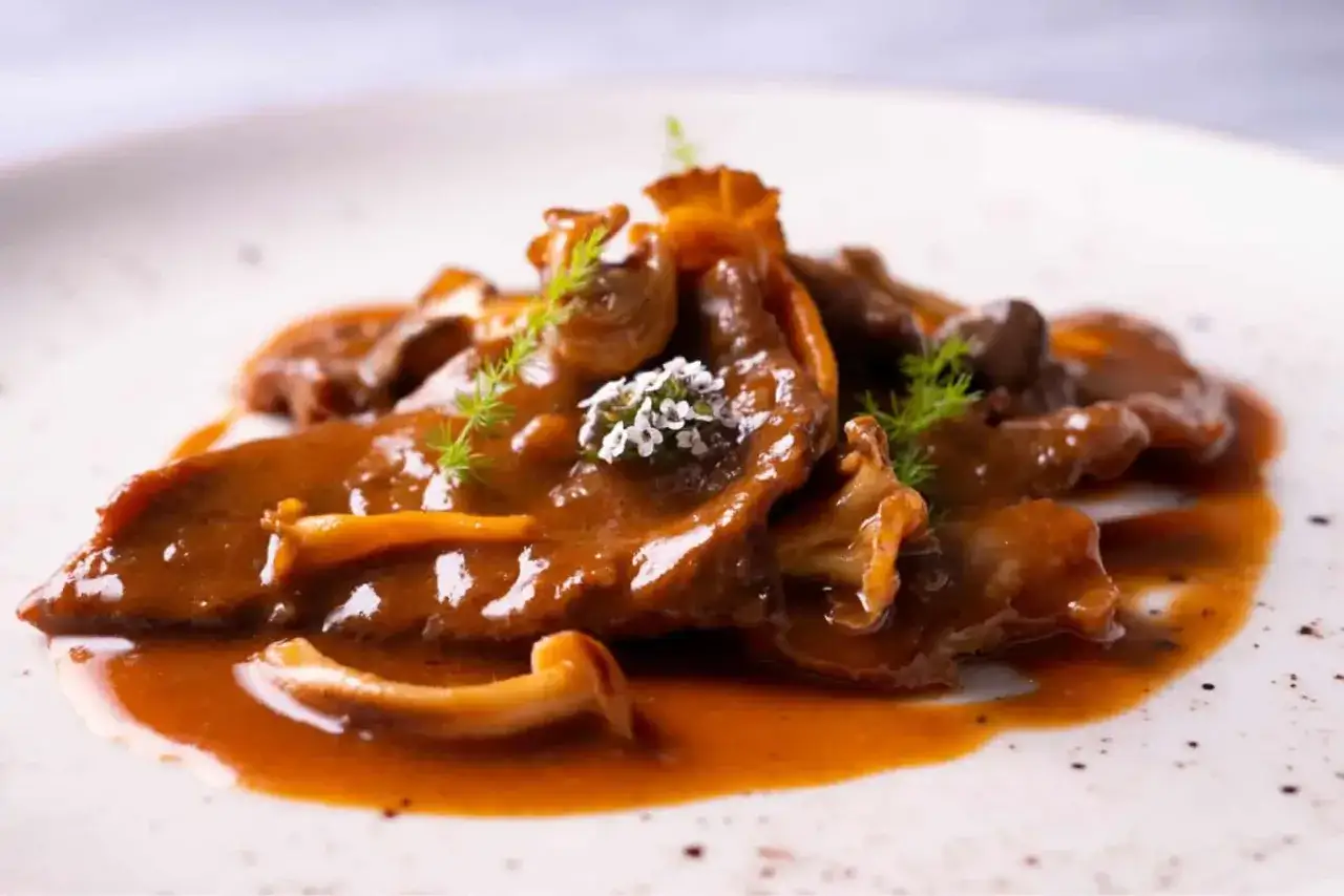 Fricandó de ternera, un plato tradicional que usa la parte de la ternera llamada