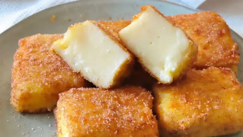Deliciosa leche frita receta, crujiente por fuera y cremosa por dentro, espolvoreada con azúcar y canela.